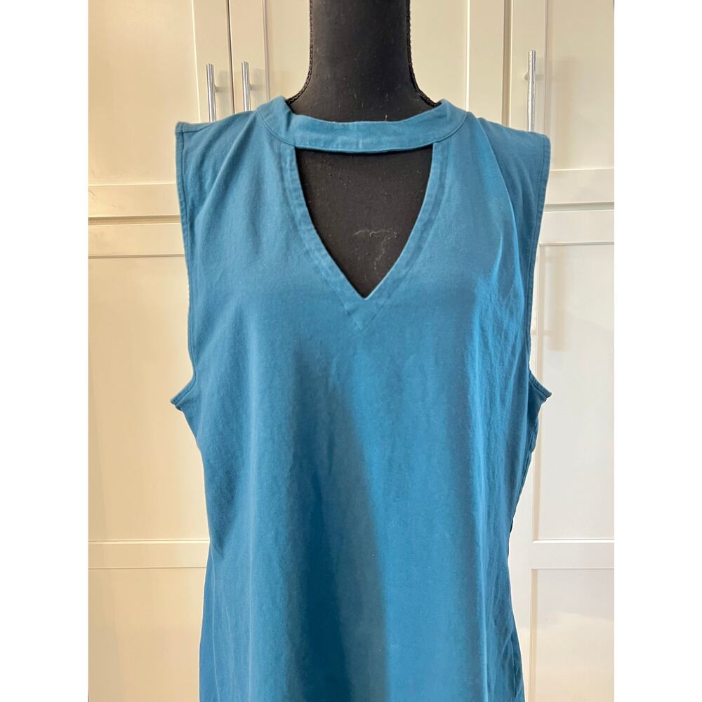 TORRID Sleeveless Top Plus Size 4 Keyhole V-Neck Stretch Casual Career Top Teal